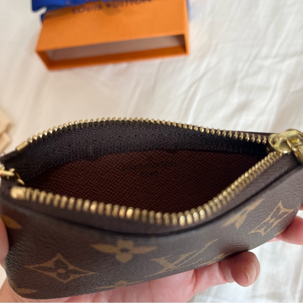 Louis Vuitton Monogram Canvas Key Pouch - Picture 8 of 16